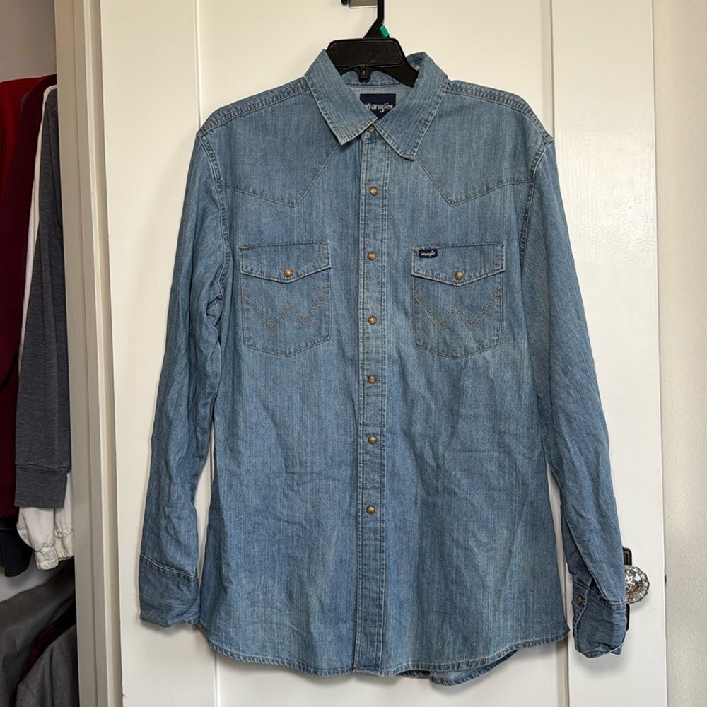 Wrangler Light-Wash Denim Western Snap Shirt Men’s Large